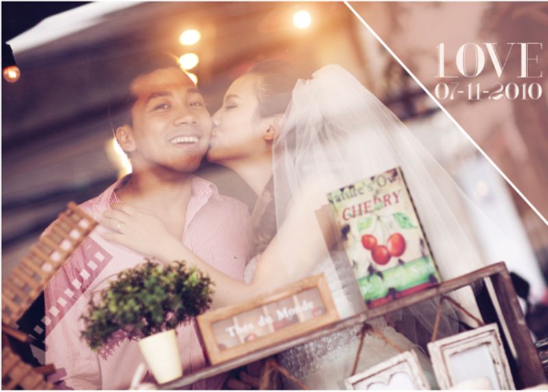 Chụp hình cưới qua gương phản chiếu