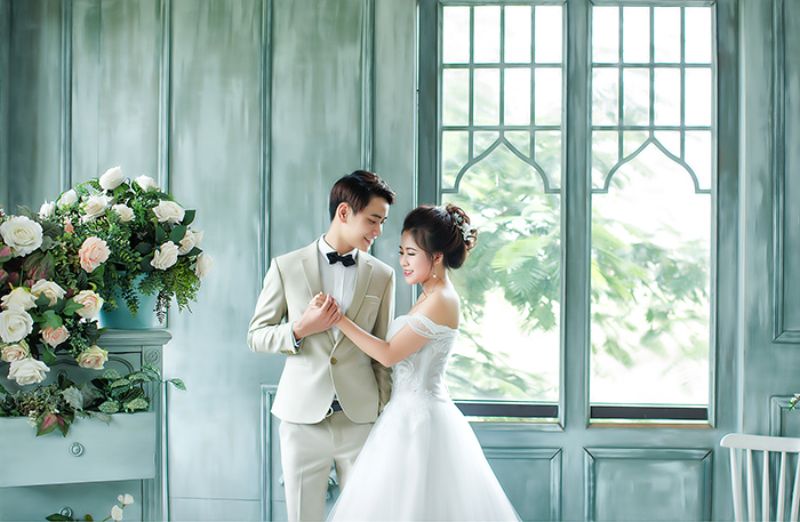 Cô dâu chú rể khiêu vũ