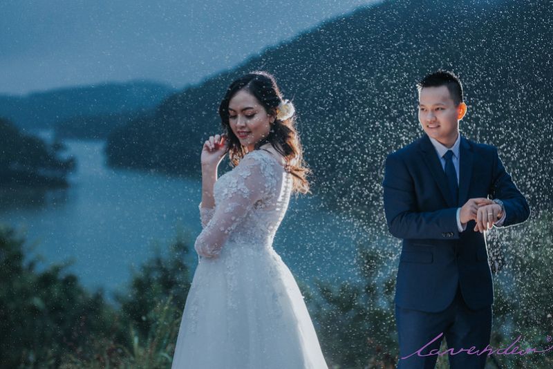 Chụp ảnh cưới lãng mạn trời mưa