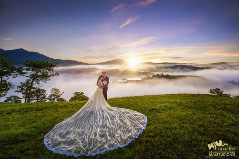 chụp ảnh cưới trên đồi