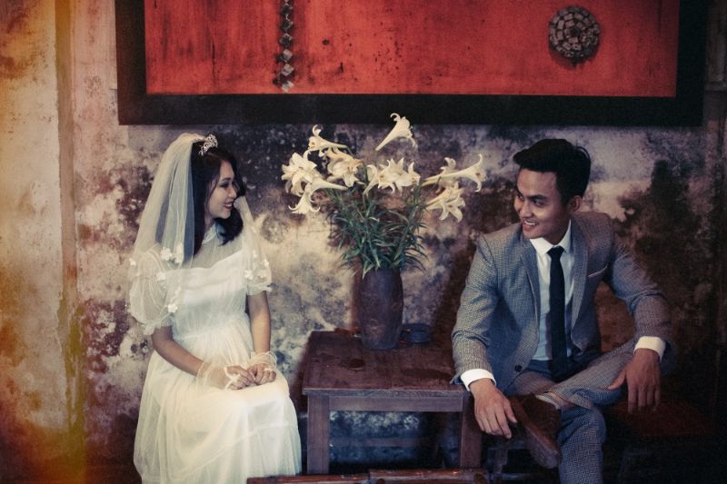 Chụp ảnh cưới vintage chú rể mặc vest đơn giản