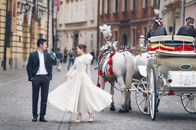chụp hình cưới ở Châu Âu-có hai con ngựa