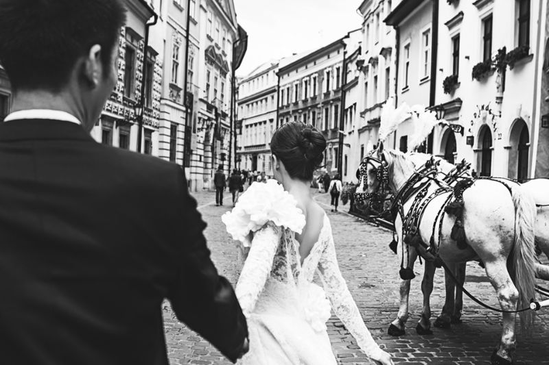 chụp hình cưới ở Châu Âu kiểu trắng đen