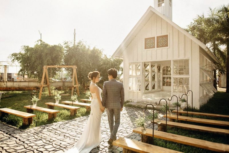 chụp hình cưới phim trường quận 9  có ngôi nhà màu trắng ngà