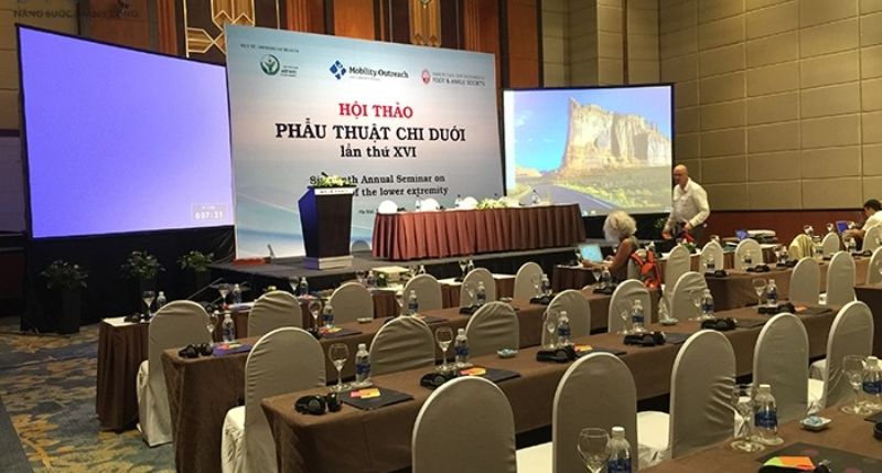 hội thảo chưa có người vào ngồi