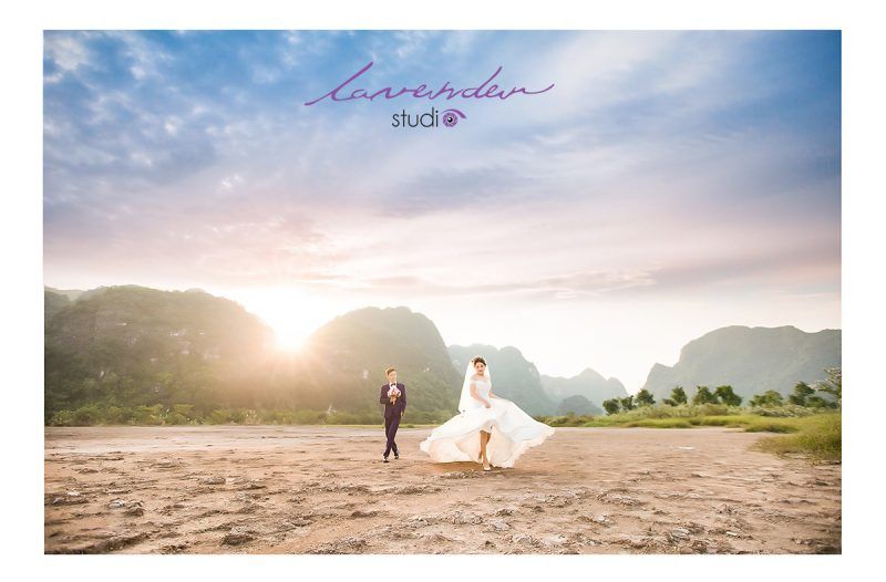 chụp hình cô dâu chú rể ở trên cát