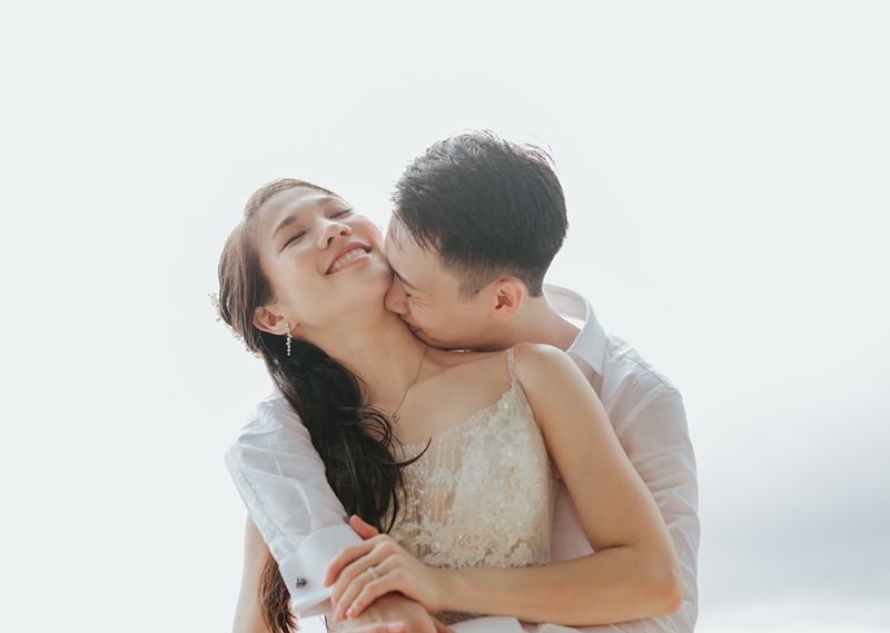  tạo dáng chụp ảnh cưới trong studio