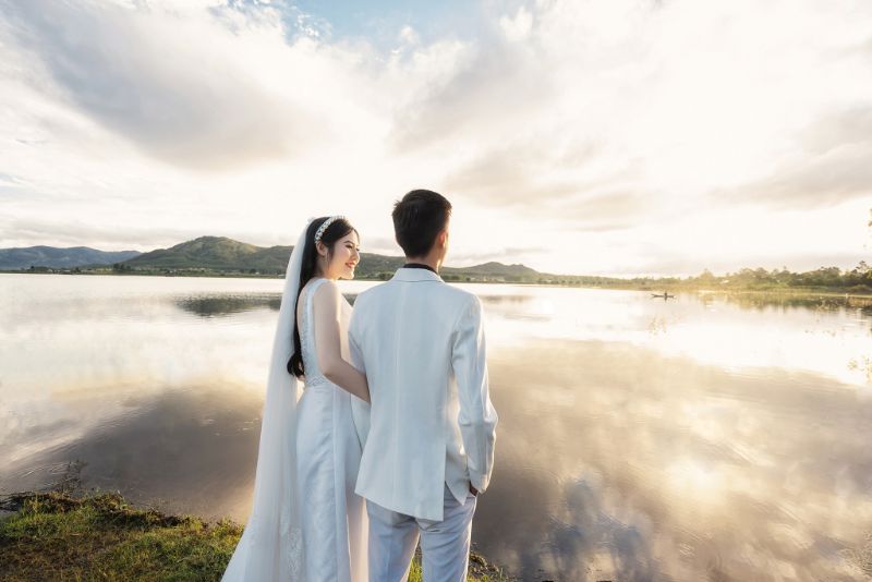 thuê quay phim chụp ảnh đám cưới - ở trên hồ