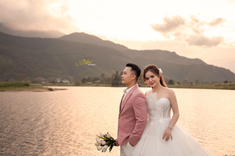 cảnh quan bờ hồ và núi thích hợp để chụp ảnh cưới