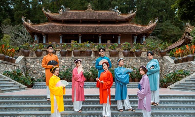 Chụp ảnh áo dài cổ phục ở Huế -1