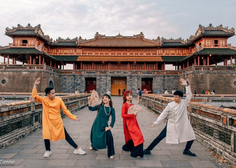 Chụp hình áo dài cổ phục Huế-1