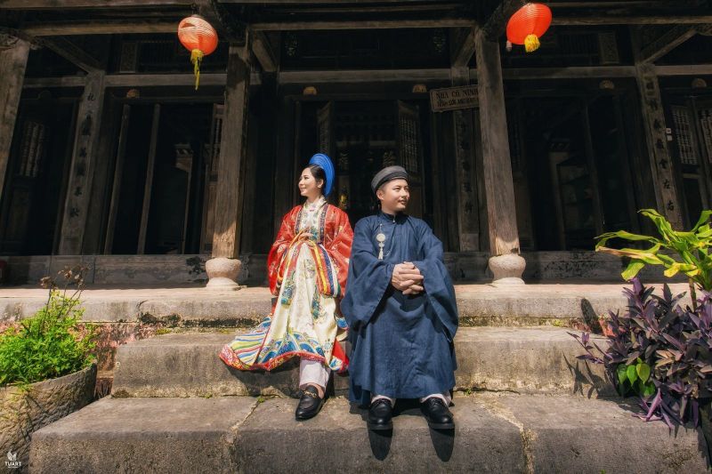 cô dâu chú rể chọn trang phục áo dài xưa để chụp ảnh cưới