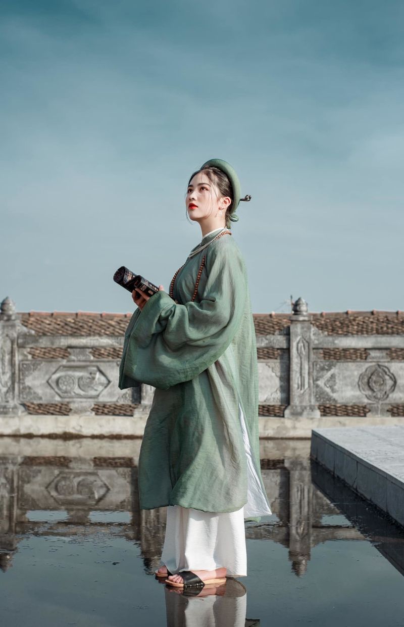 cô gái trong trang phục nhật bình đẹp màu xanh lá