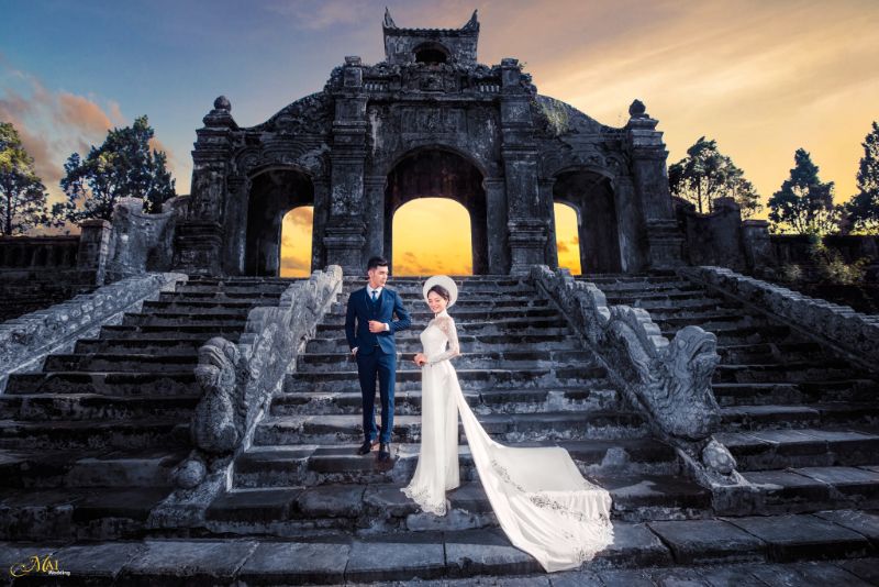 MẶC ÁO DÀI TRẮNG CHỤP ẢNH CƯỚI Ở NƠI CỔ KÍNH RẤT THÍCH HỢP