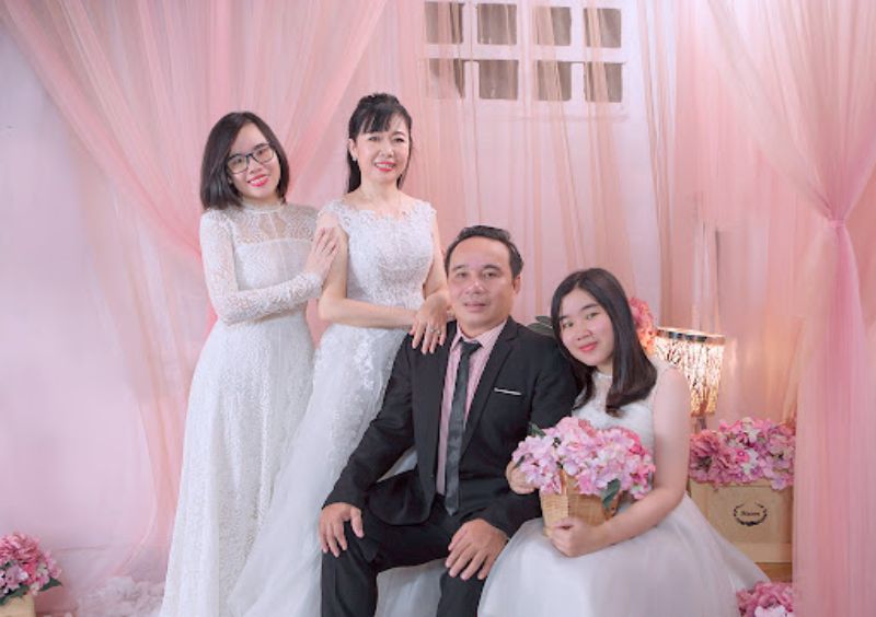 chụp hình kỷ niệm gia đình tại Huế chụp kỷ niệm ngày cưới ở Huế -04