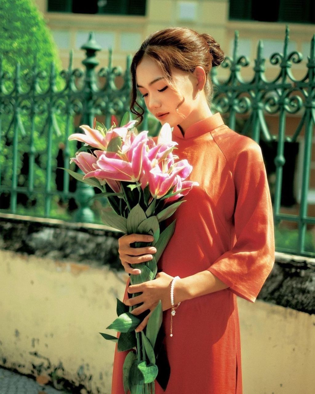 Vui Production – Liên hệ ngay khi bạn có nhu cầu chụp hình áo dài ở TPHCM giá rẻ