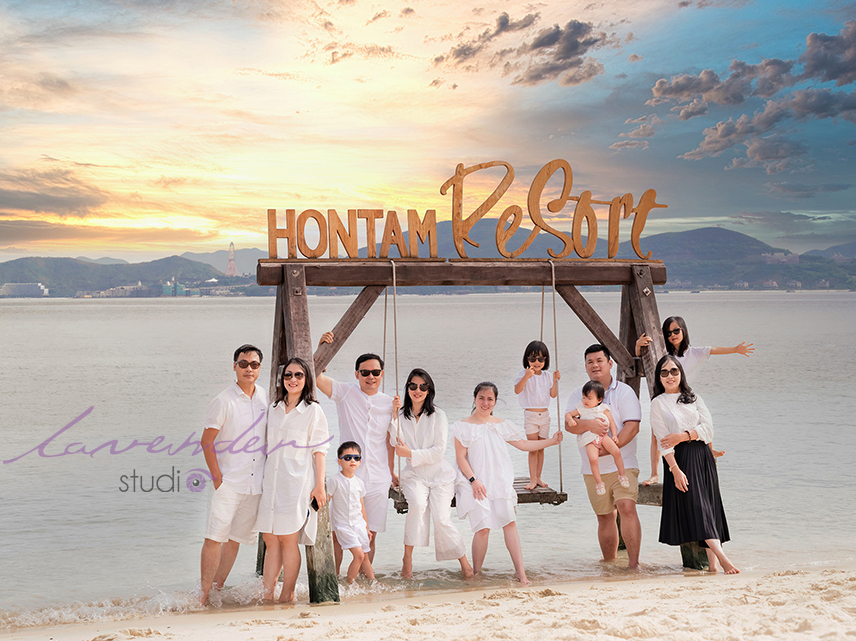 Chụp ảnh đại gia đình ở biển Đà nẵng