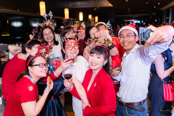 Giá chụp ảnh tất niên cuối năm phụ thuộc vào 10 yếu tố nào? Giá chụp ảnh tất niên cuối năm phụ thuộc vào 10 yếu tố nào?