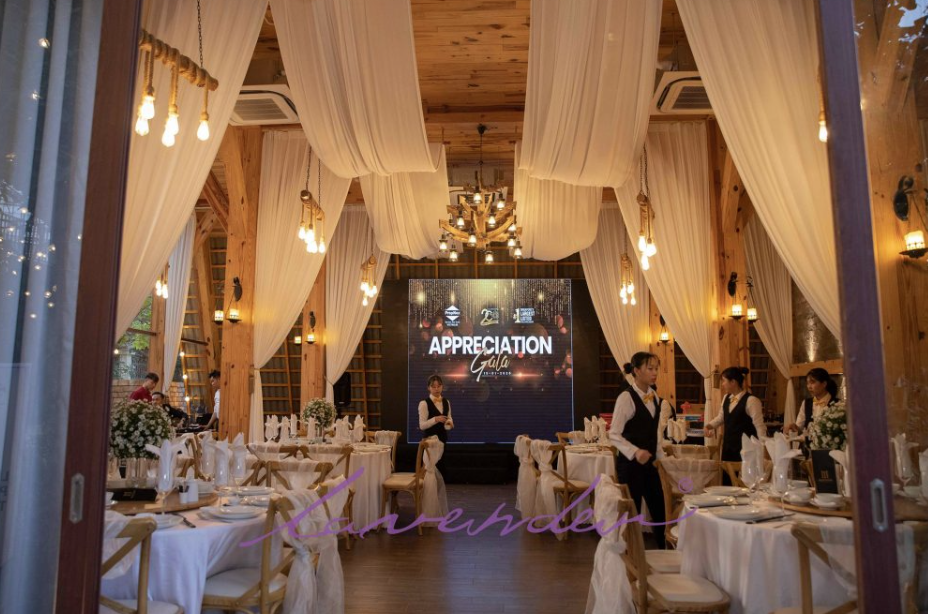 Chi phí chụp ảnh year end party 2025 giá rẻ tại Lavender Chi phí chụp ảnh year end party 2025 giá rẻ tại Lavender