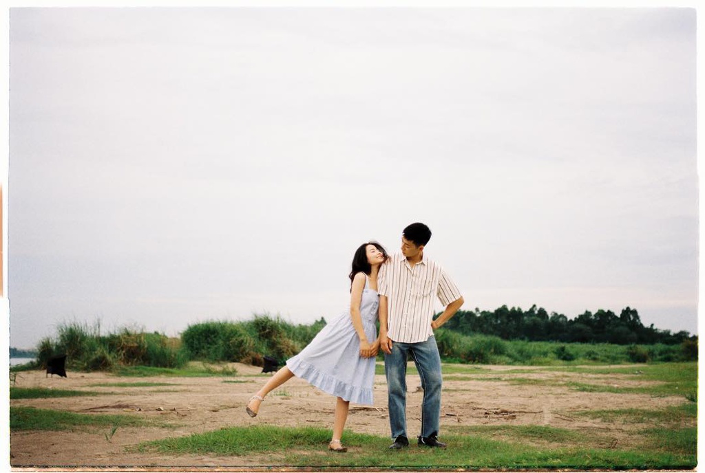 chụp hình couple nghệ thuật đáng yêu dễ thương