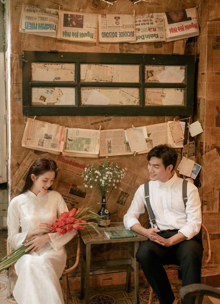 trang phục chụp ảnh couple ngoại cảnh Tết 2025 ấn tượng