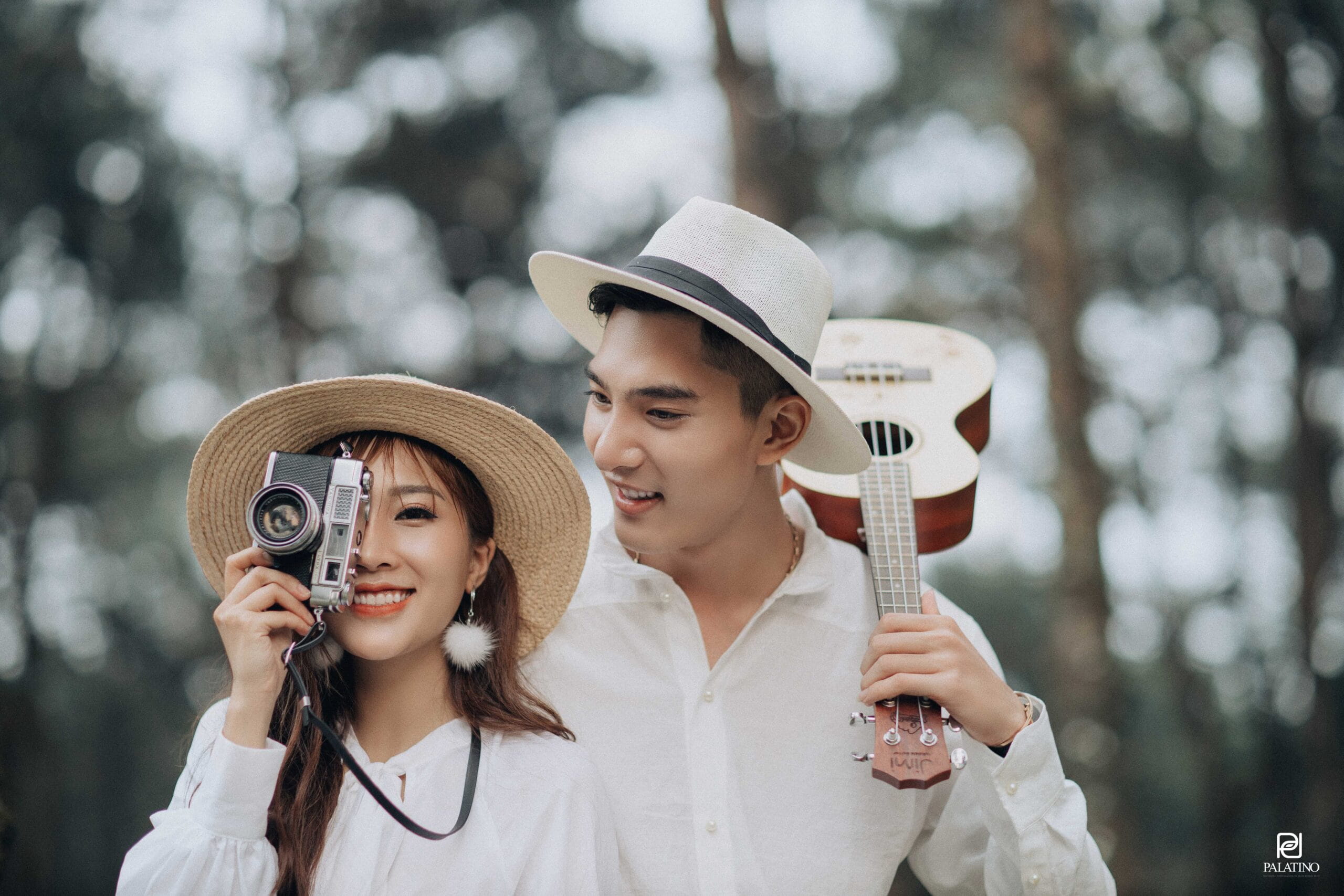 trang phục chụp ảnh couple ngoại cảnh Tết 2025 ấn tượng