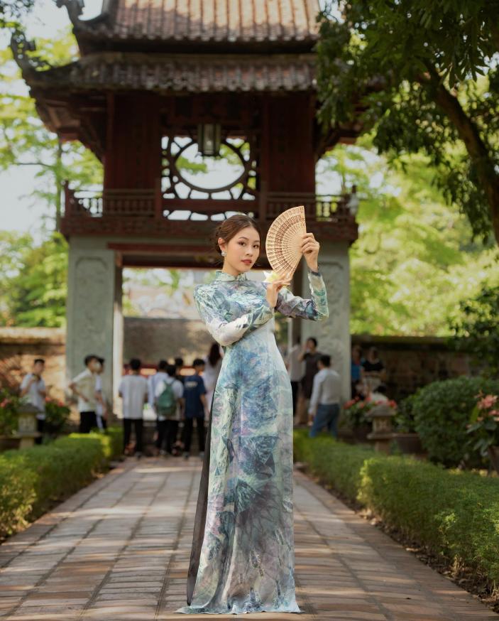 Lên danh sách 10 địa điểm chụp ảnh áo dài Tết tại Hà Nội năm 2025