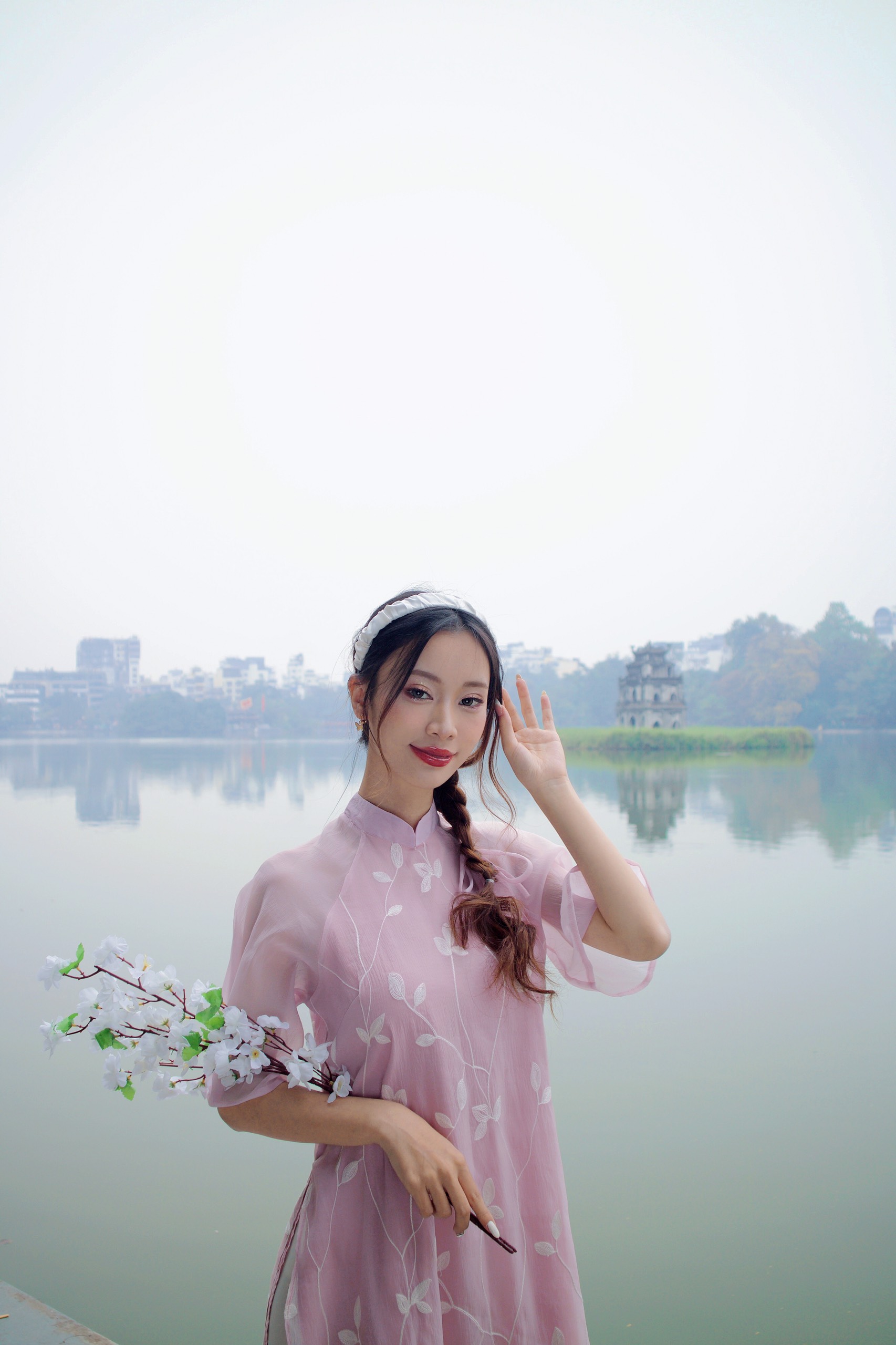 Lên danh sách 10 địa điểm chụp ảnh áo dài Tết tại Hà Nội năm 2025