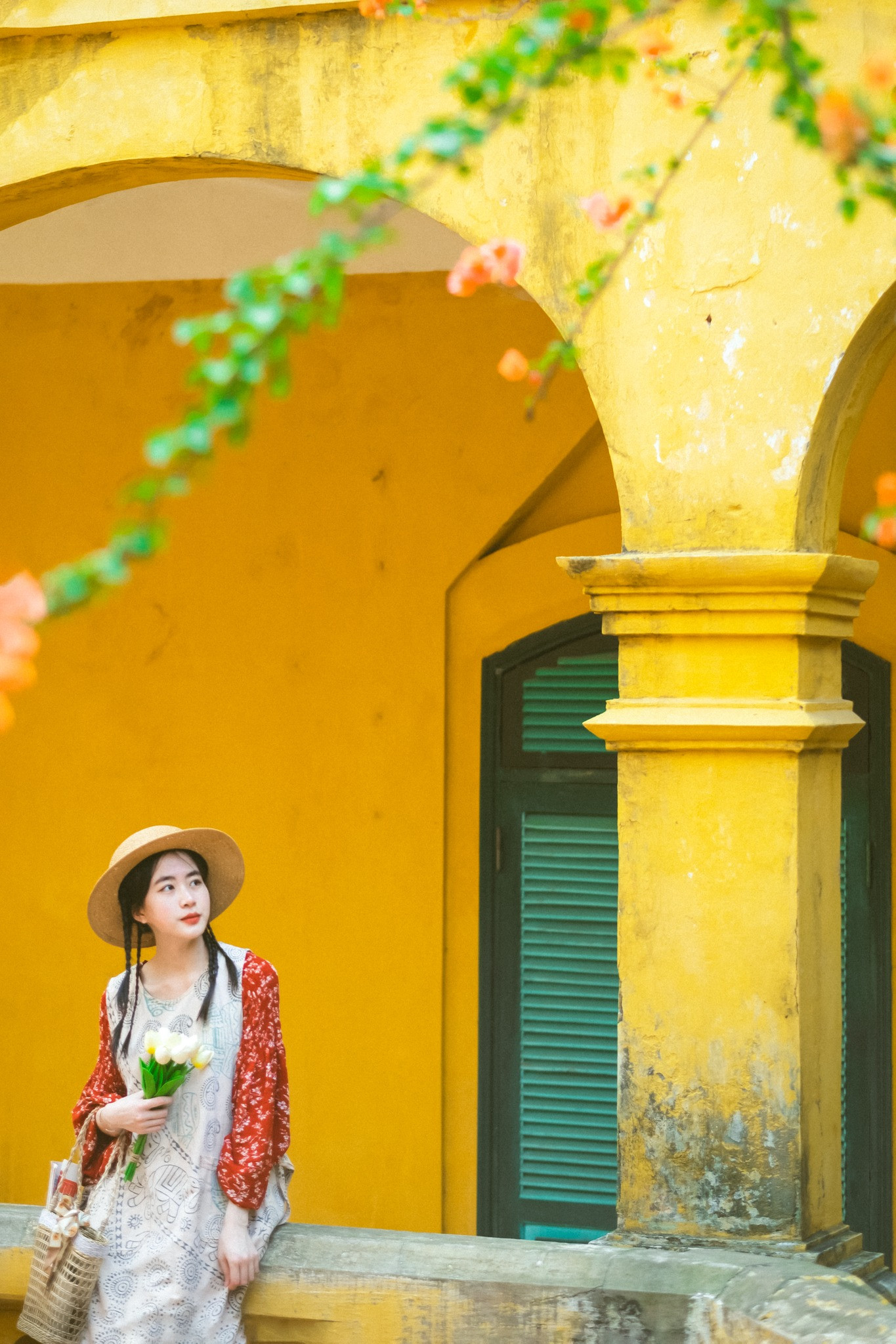 Lên danh sách 10 địa điểm chụp ảnh áo dài Tết tại Hà Nội năm 2025