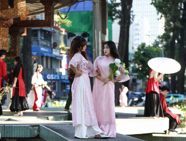 Check-in 10 địa điểm chụp hình áo dài ngoại cảnh ở TPHCM xuân Ất Tỵ 2025