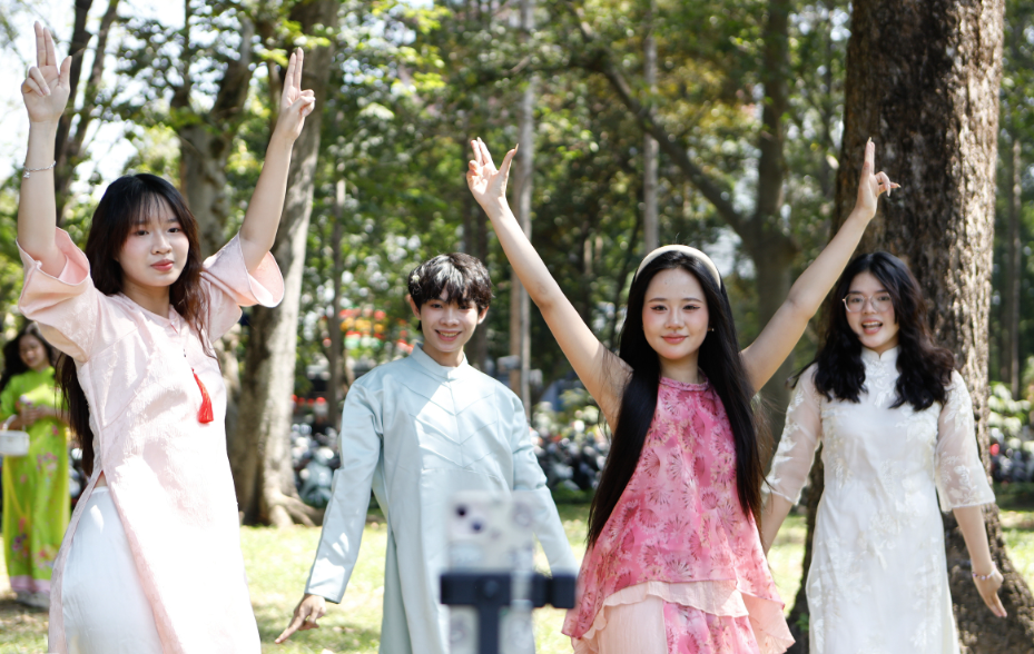 Check-in 10 địa điểm chụp hình áo dài ngoại cảnh ở TPHCM xuân Ất Tỵ 2025