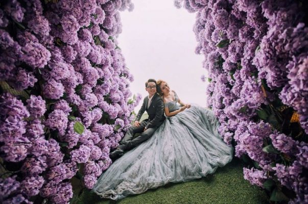 chụp hình cưới phim trường quận 9 có đầy hoa màu tím