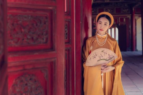 Chụp hình áo dài cổ phục Huế
