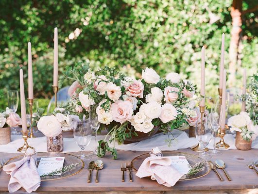 trang trí lễ cưới với hoa hồng