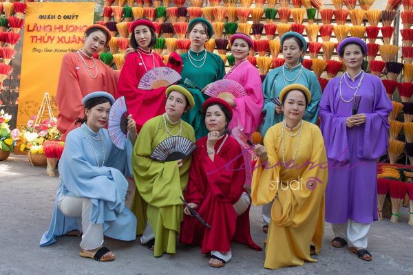 Bảng giá thuê cổ phục áo dài ở Huế bao nhiêu tiền