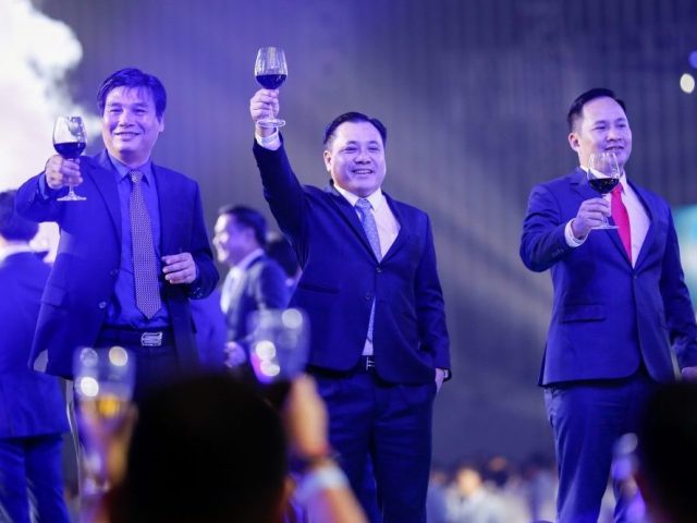 Giá chụp ảnh tất niên cuối năm phụ thuộc vào 10 yếu tố nào? Giá chụp ảnh tất niên cuối năm phụ thuộc vào 10 yếu tố nào?