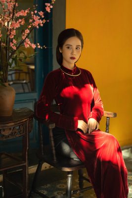 Chân Dung Áo Dài Tết Tone Đỏ – Vàng May Mắn Đầu Năm