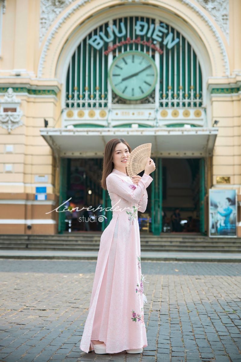 Xu hướng chụp hình ngoại cảnh áo dài được giới trẻ yêu thích trong những năm gần đây