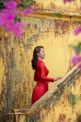 Chân Dung Áo Dài Tết Tone Đỏ – Vàng May Mắn Đầu Năm