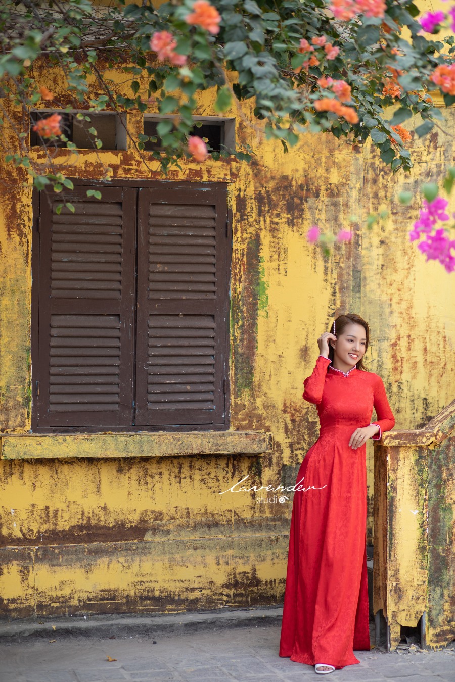 Xu hướng chụp hình ngoại cảnh áo dài được giới trẻ yêu thích trong những năm gần đây