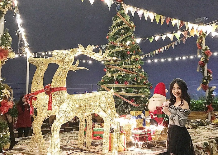 Concept chụp ảnh Noel cho gia đình tại Hà Nội – Ấm áp và tràn đầy yêu thương Concept chụp ảnh Noel cho gia đình tại Hà Nội – Ấm áp và tràn đầy yêu thương