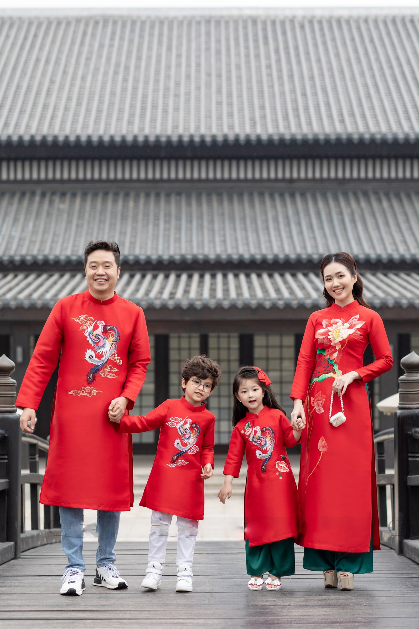 Lưu giữ kỷ niệm sum vầy khi chụp ảnh gia đình áo dài