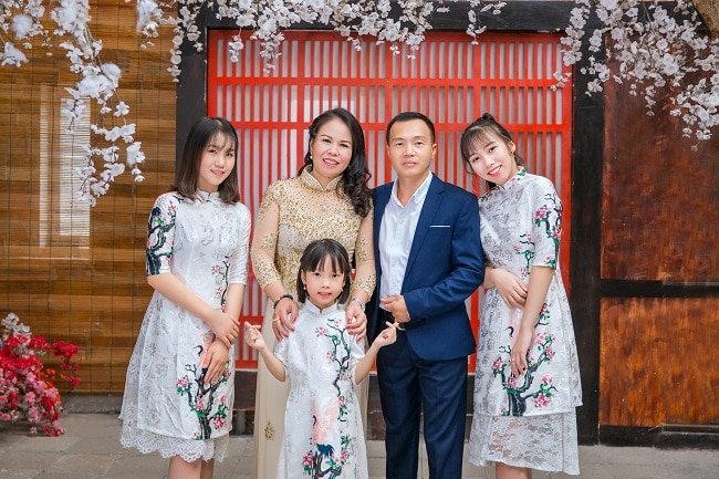 Kinh nghiệm chụp ảnh gia đình 5 người nhiều thế hệ dịp Tết