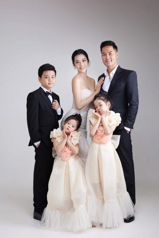 Kinh nghiệm chụp ảnh gia đình 5 người nhiều thế hệ dịp Tết