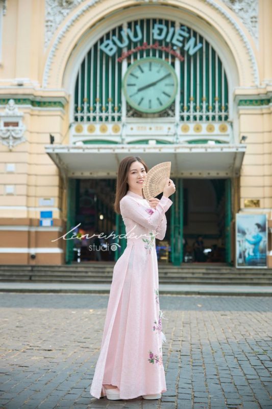 Bí quyết chụp ảnh áo dài ngoài trời lung linh 2026