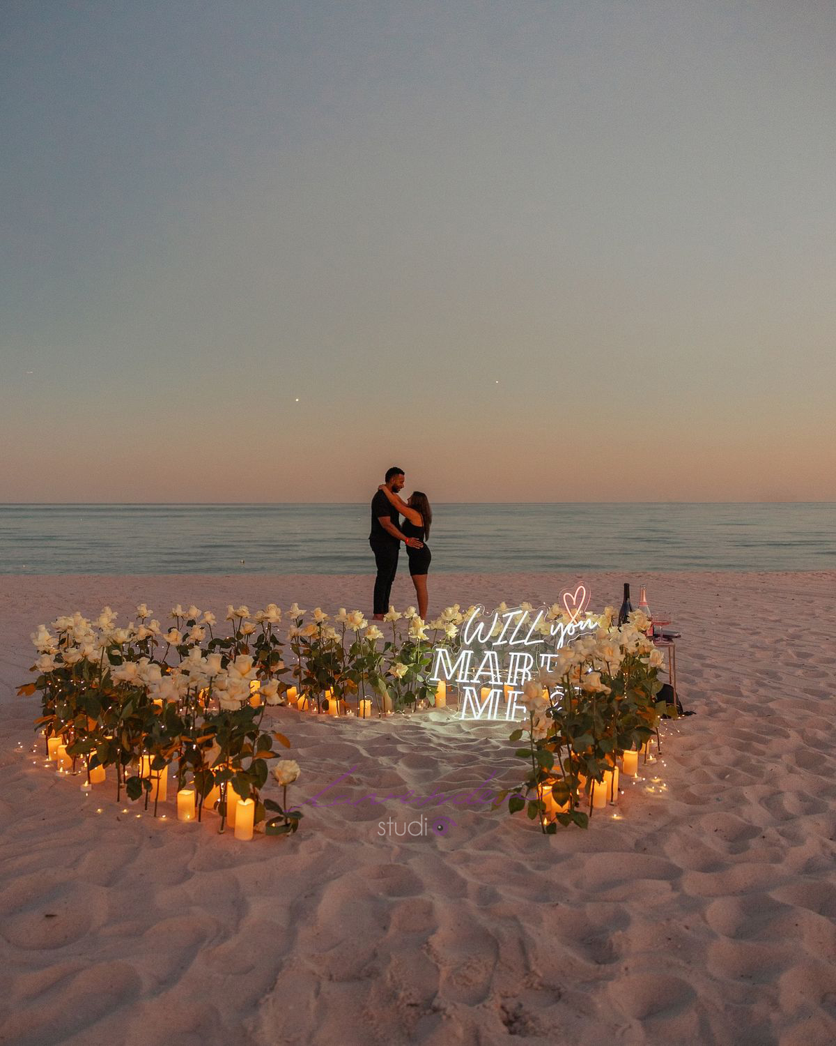 Bí quyết trang trí cầu hôn ở biển đơn giản nhưng lãng mạn 2026 Bí quyết trang trí cầu hôn ở biển đơn giản nhưng lãng mạn 2026