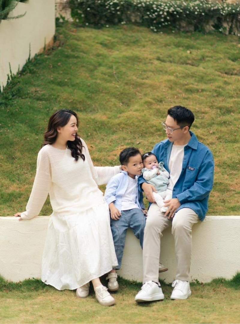 Hướng dẫn chi tiết: Chụp ảnh gia đình mùa hè đẹp tự nhiên & đầy cảm xúc Hướng dẫn chi tiết: Chụp ảnh gia đình mùa hè đẹp tự nhiên & đầy cảm xúc