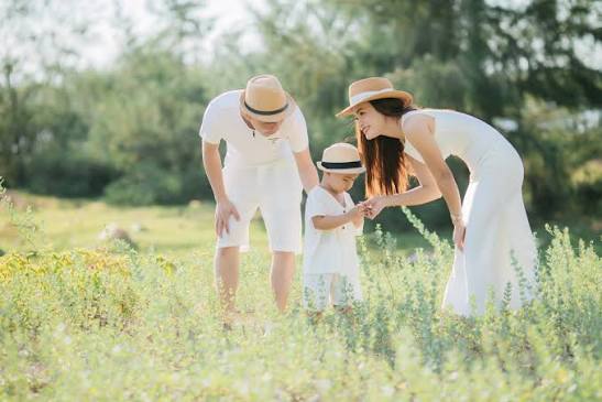 Hướng dẫn chi tiết: Chụp ảnh gia đình mùa hè đẹp tự nhiên & đầy cảm xúc Hướng dẫn chi tiết: Chụp ảnh gia đình mùa hè đẹp tự nhiên & đầy cảm xúc